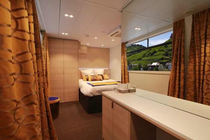 Main Deck Suite Double Bed Cat B